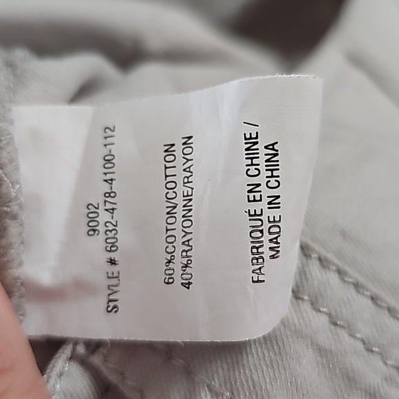 Melanie Lyne Cream Color Capris with  ruffle detailing, front pockets, size 10 - Picture 5 of 5